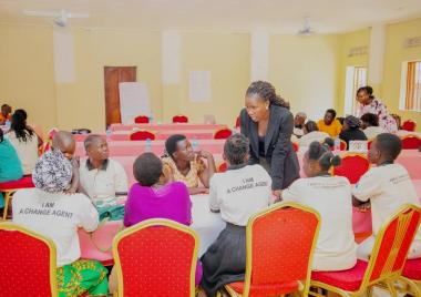 Poni in a discussion with Change Agents in South Sudan