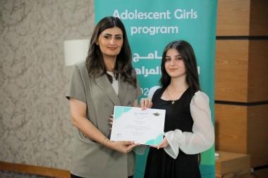 Linda handing certificates