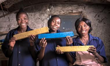DRC, women holding message blocks