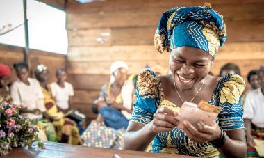 DRC - woman holding money