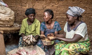 DRC - women talking in group of 3