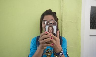 A participant in Iraq snaps a selfie. Photo credit: Alison Baskerville