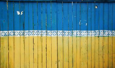 ukraine flag fence