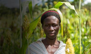 South Sudan woman in field homepage hero with fade