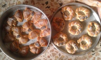 Through our Conflict Response Fund, Syrian women learn pastry making. 